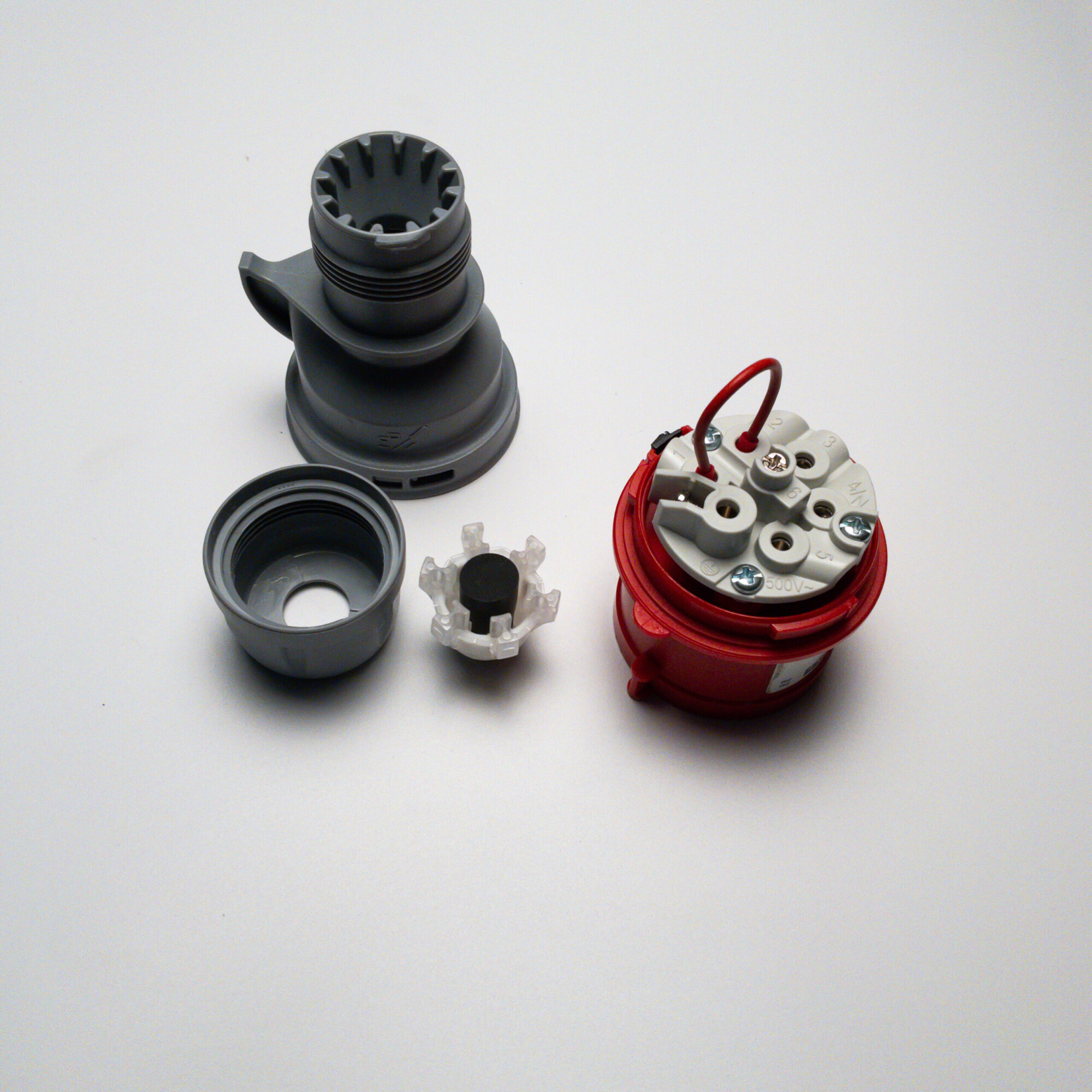 APC 1434 scaled GEDA Blindstecker 7 - polig 16A rot - 14882 Blindstecker 7x16A Rot|Blindstecker 7x16A Rot|Blindstecker 7x16A Rot