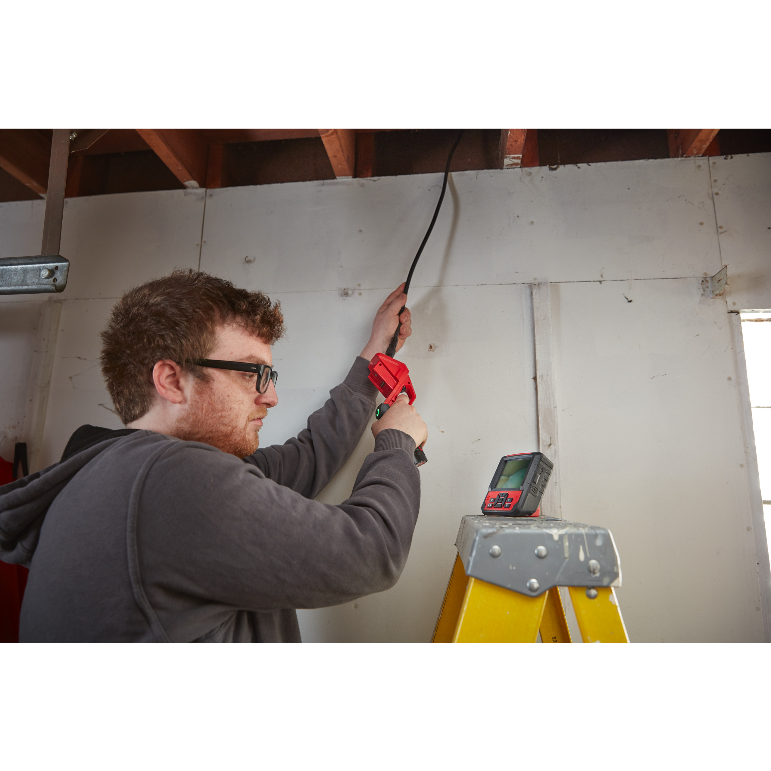 4933451367 App 1 Milwaukee M12ICAV3-201C Inspektionskamera Anwendungsbild M12ICAV3-201C 4933451367